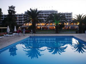 Grcka hoteli letovanje, Krf, Mesongi, Hotel Messonghi Beach, pogled na objekat