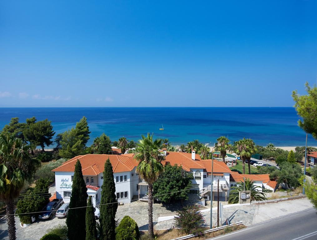 Grcka hoteli letovanje, Halkidiki, Elia Beach,Acrotel Lily Ann Beach,pogled sa ulice