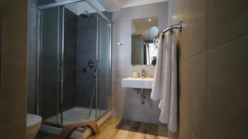 Grcka hoteli letovanje, Paralia, Olympus Thalassea, kupatilo