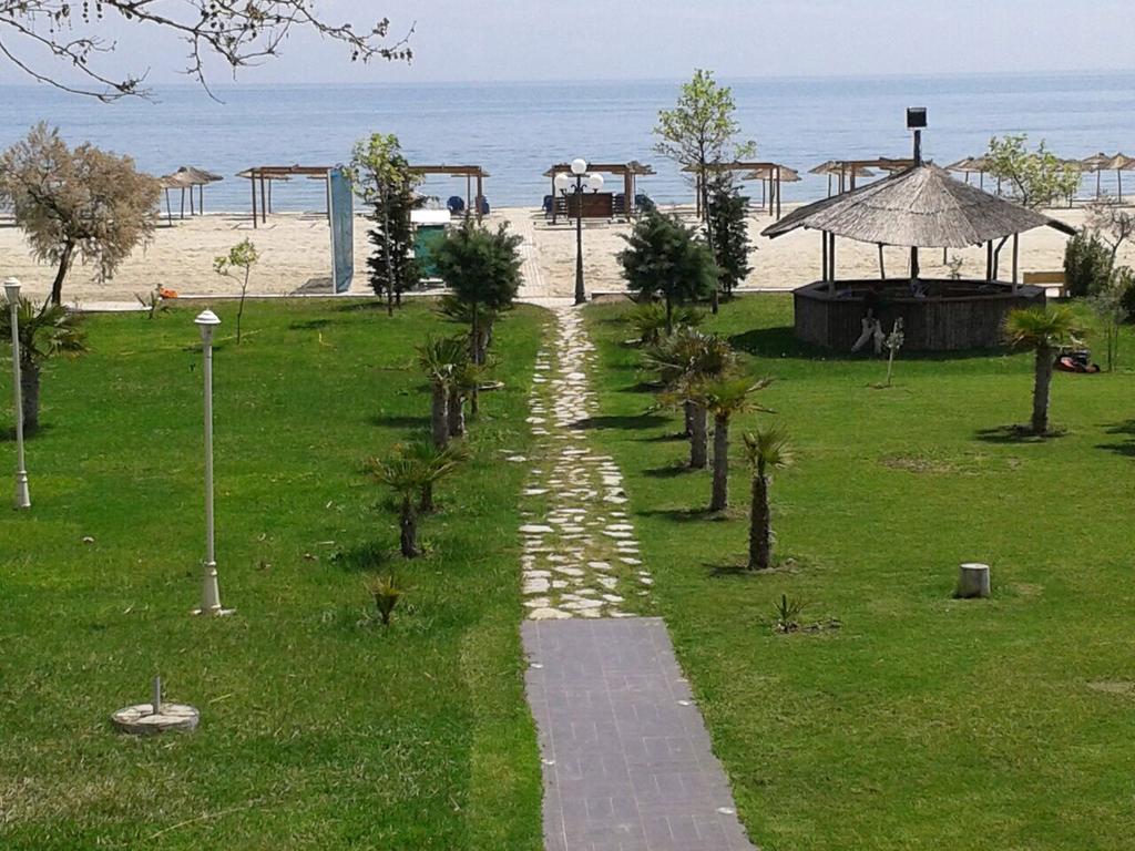 Grcka hoteli letovanje, Korinos, hotel Anais, staza do plaze