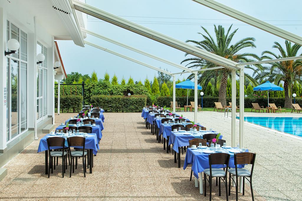 Grcka hoteli letovanje, Halkidiki, Pefkohori,Port Marina,restoran pored bazena