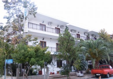 Grcka apartmani letovanje, Nei Pori, Ermis, strana ka ulici