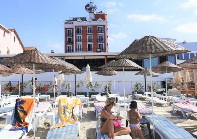 Letovanje Turska , Kumburgaz, hotel Blue World, ležaljke na plaži
