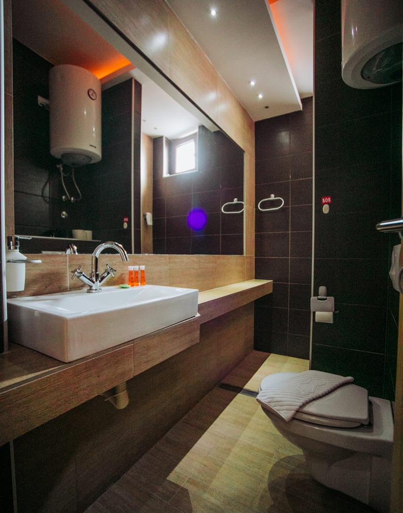 Kopaonik, zimovanje, smeštaj, Hotel Milmari, izgled kupatila