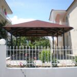 Grcka apartmani letovanje, Nea Vrasna, Stela, dvorište