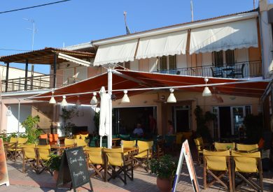 Grcka apartmani letovanje, Pefki Evia, Vila Marina, strana ka moru i ulici