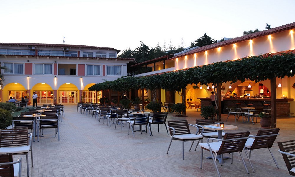 Grcka hoteli letovanje, Halkidiki, Uranopolis,hotel Alexandros Palace,restoran spolja