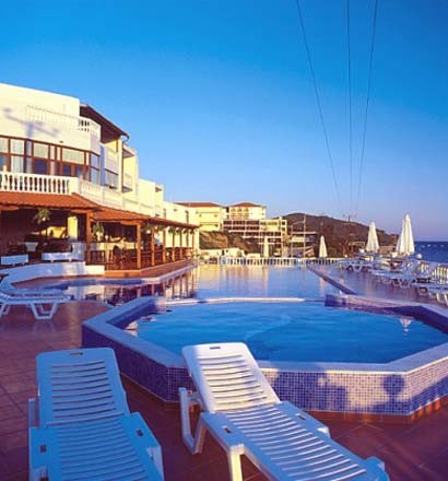 Grcka hoteli letovanje, Halkidiki, Uranopolis,hotel Akti Ouranopoli,ležaljke pored bazena