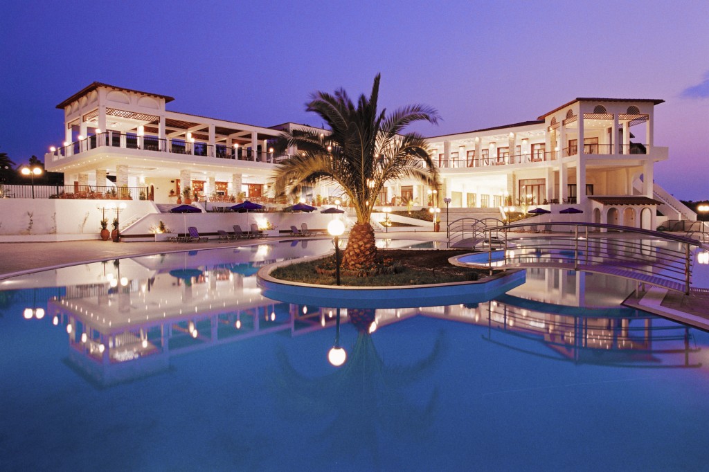 Grcka hoteli letovanje, Halkidiki, Uranopolis,hotel Alexandros Palace,bazen noću