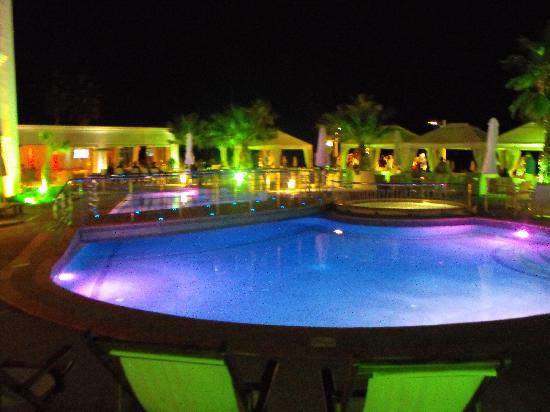 Grcka hoteli letovanje, Halkidiki, Elinotel Apolamare,Hanioti bazen noću