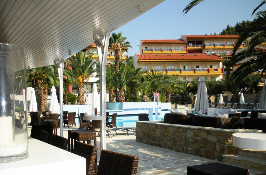 Grcka hoteli letovanje, Halkidiki, Lagomandra Beach, bar na bazenu