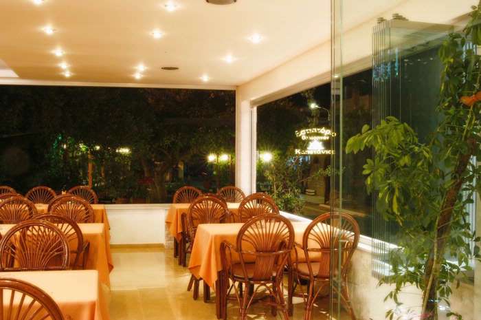 Grcka hoteli letovanje, Halkidiki, Mola Kaliva,Loutra Beach,restoran noću