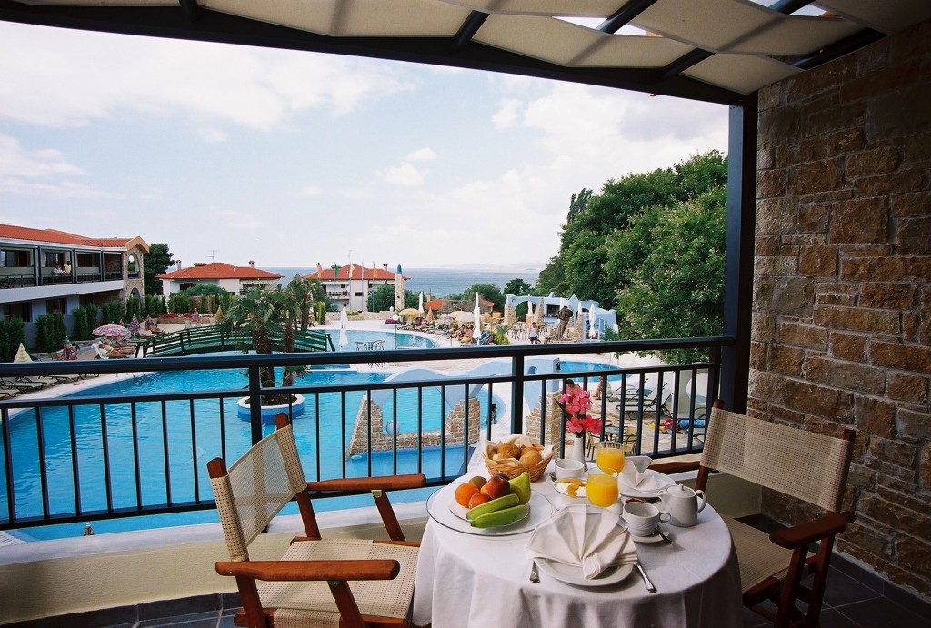 Grcka hoteli letovanje, Halkidiki, Elia Beach,Athena Pallas village,pogled na bazen iz sobe