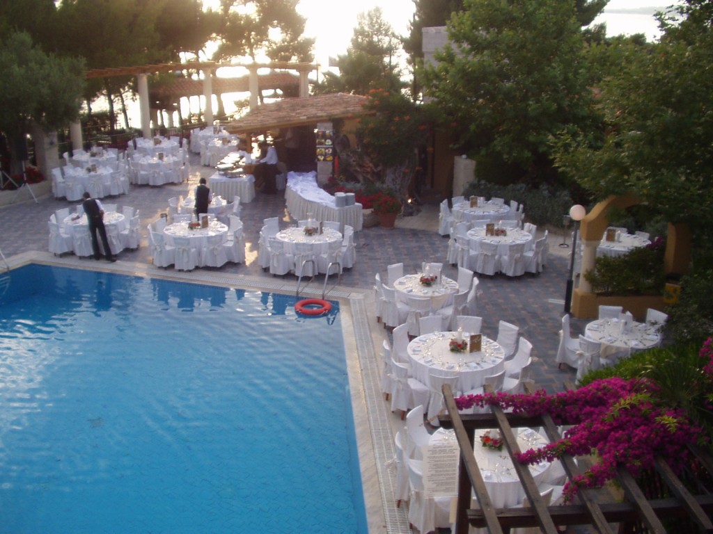 Grcka hoteli letovanje, Halkidiki, Elia Beach,Athena Pallas village,restoran pored bazena