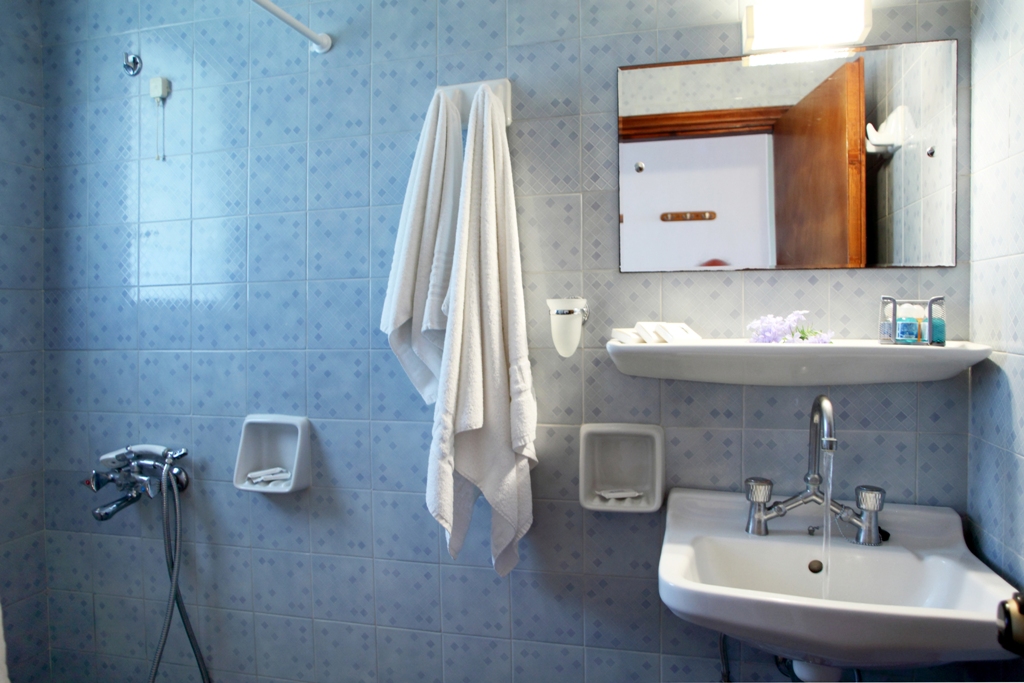 Grcka hoteli letovanje, Lefkada, Perigiali, Hotel Nostos, kupatilo