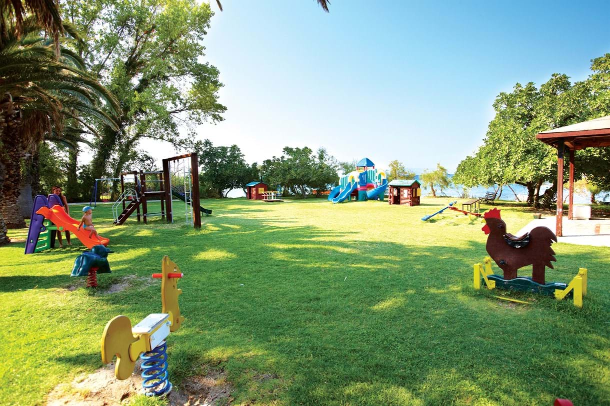 Grcka hoteli letovanje, Kriopigi,Halkidiki,Kassandra  Palace,igralište