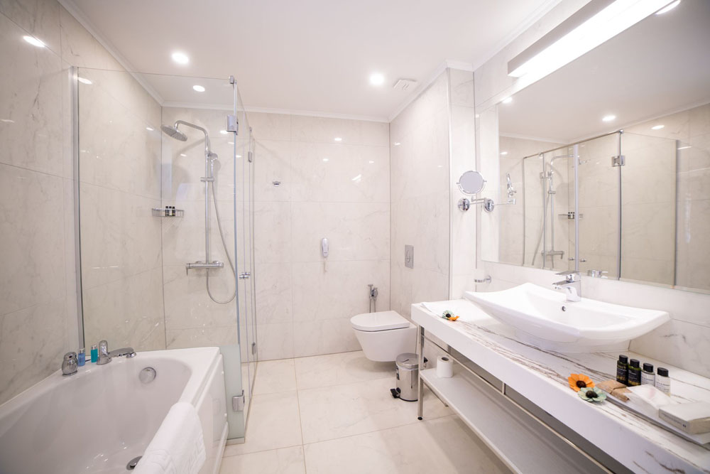Grcka hoteli letovanje, Tasos, Agios Ioannis, Hotel Thassos Grand Resort,  kupatilo