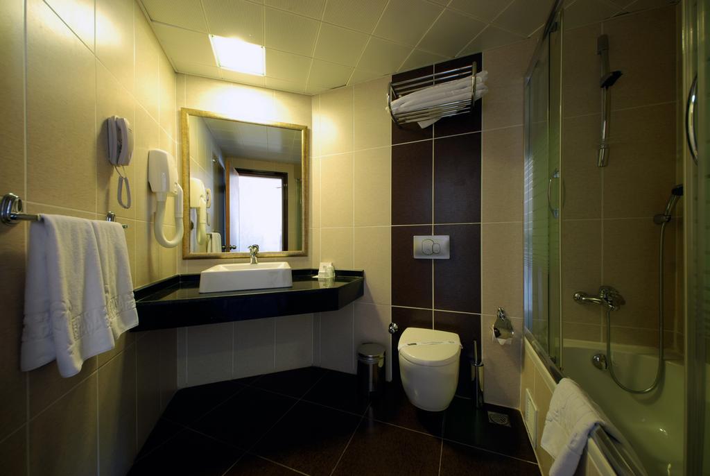 Letovanje Turska autobusom, Marmaris,Hotel Pasa Beach Marmaris kupatilo