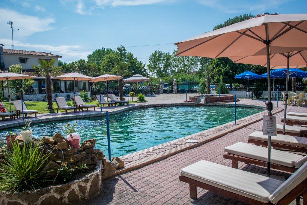 Grcka hoteli letovanje, Halkidiki, Siviri,Jenny,ležaljke na bazenu