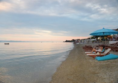 Letovanje Polihrono apartmani - Halkidiki - Grčka , kafići na plaži Polihrono