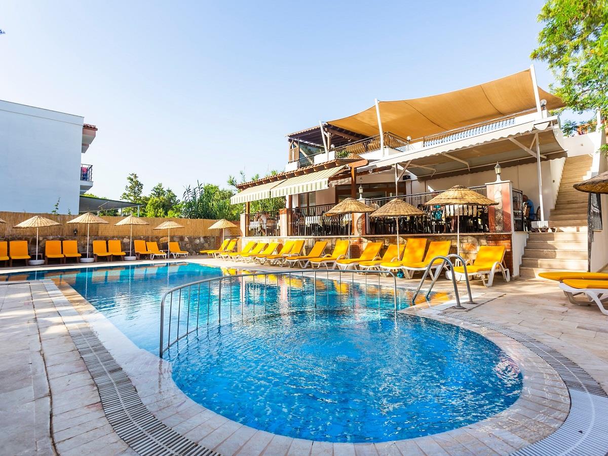 Letovanje Turska autobusom, Bodrum, Hotel Kriss,bazen u hotelu
