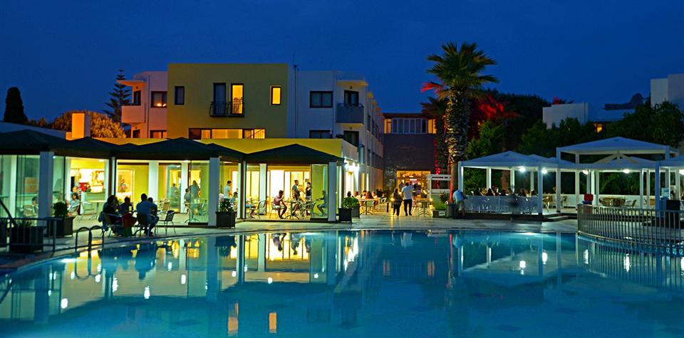Letovanje Turska autobusom, Bodrum,Hotel Yelken Mandalici Spa&wellnes,bazen noću