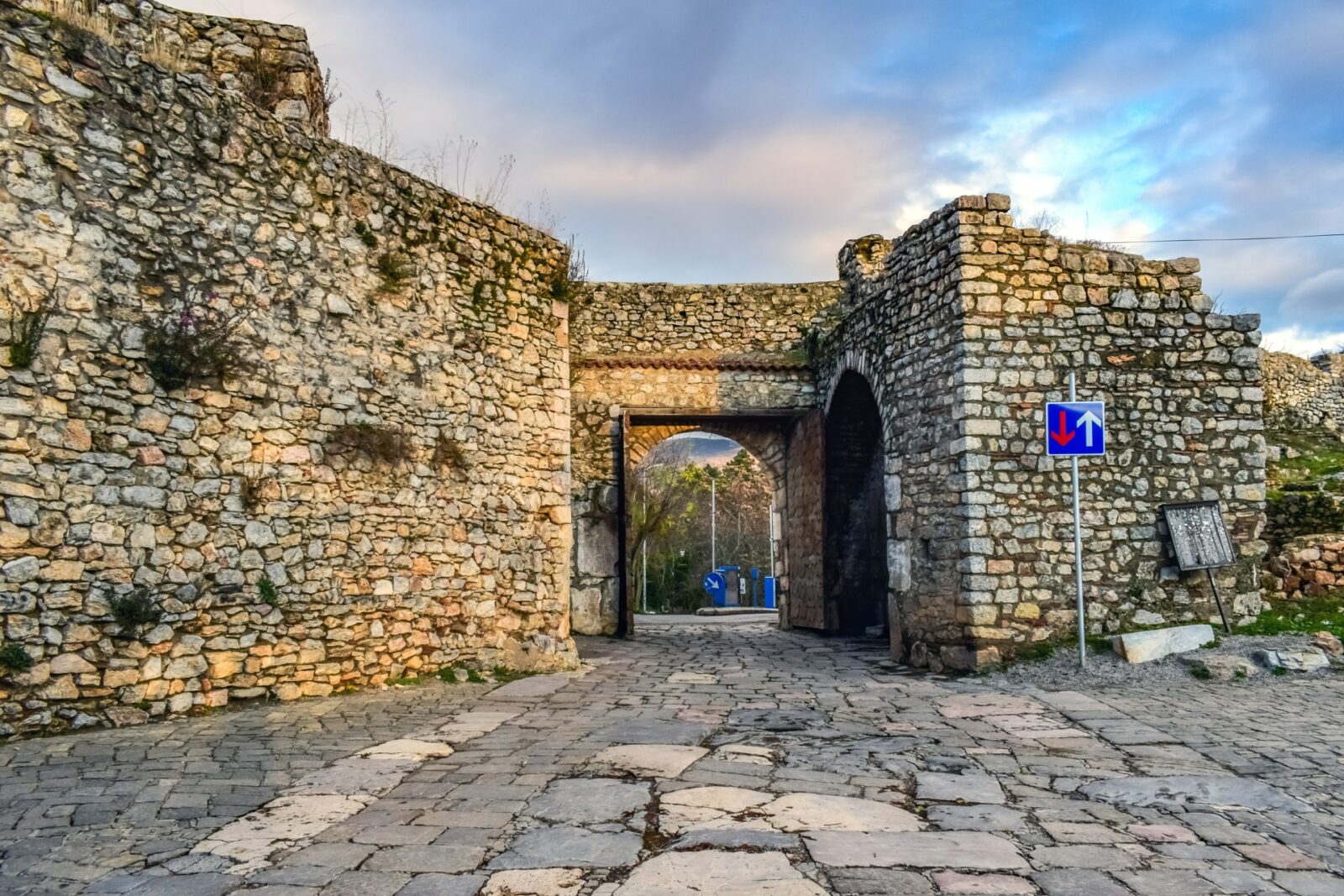 Putovanje ohrid, put u ohrid, evropski gradovi, autobusom, ulaz u Samuilovu tvrdjavu