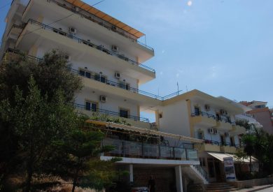 Letovanje Albanija hoteli, Ksamil, autobus, Hotel Vola,eksterijer