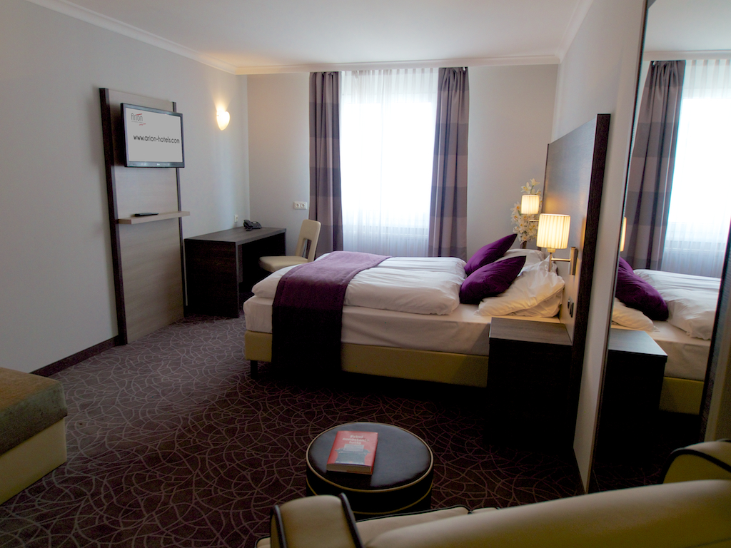 Putovanje Beč, evropski gradovi, hotel Arion city,deo hotelske sobe