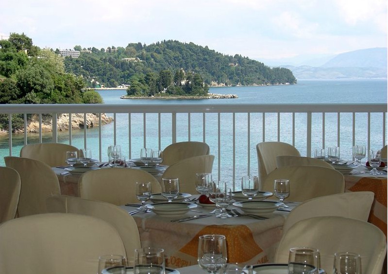 Grcka hoteli letovanje, Krf, Perama, Hotel Oasis,pogled sa terase