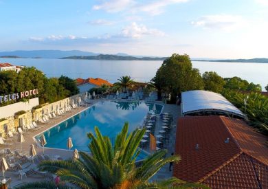 Grcka hoteli letovanje, Halkidiki, Uranopolis,hotel Aritoteles  Holiday Resort&Spa, eksterijer sa bazenom