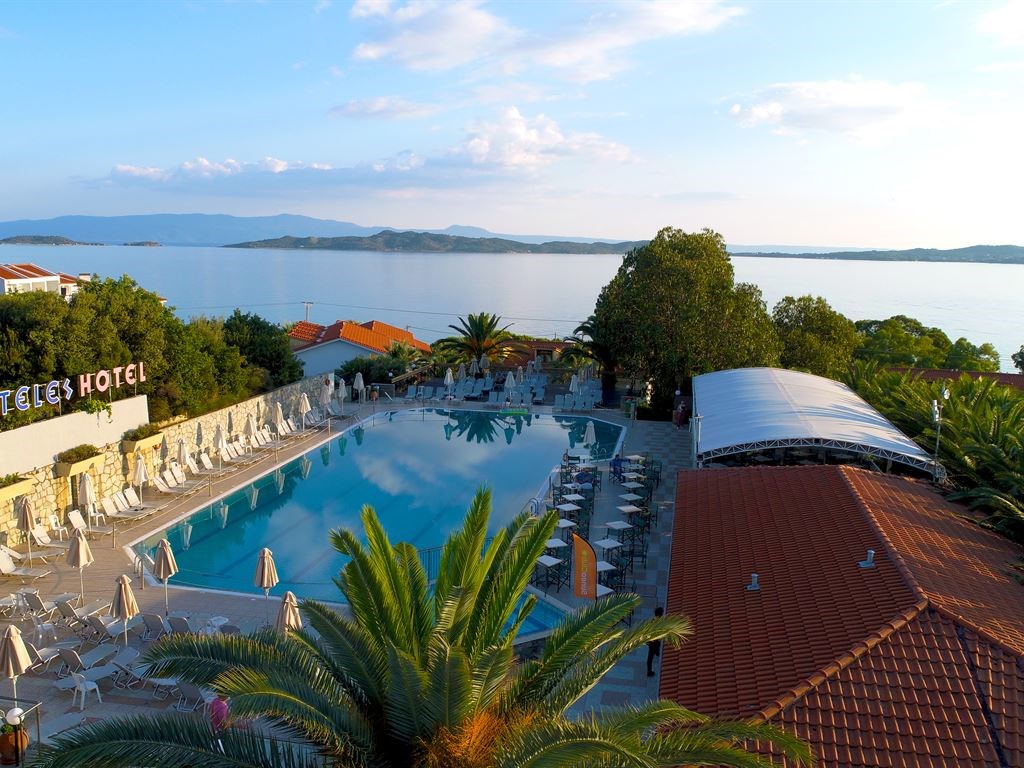 Grcka hoteli letovanje, Halkidiki, Uranopolis,hotel Aritoteles  Holiday Resort&Spa, eksterijer sa bazenom