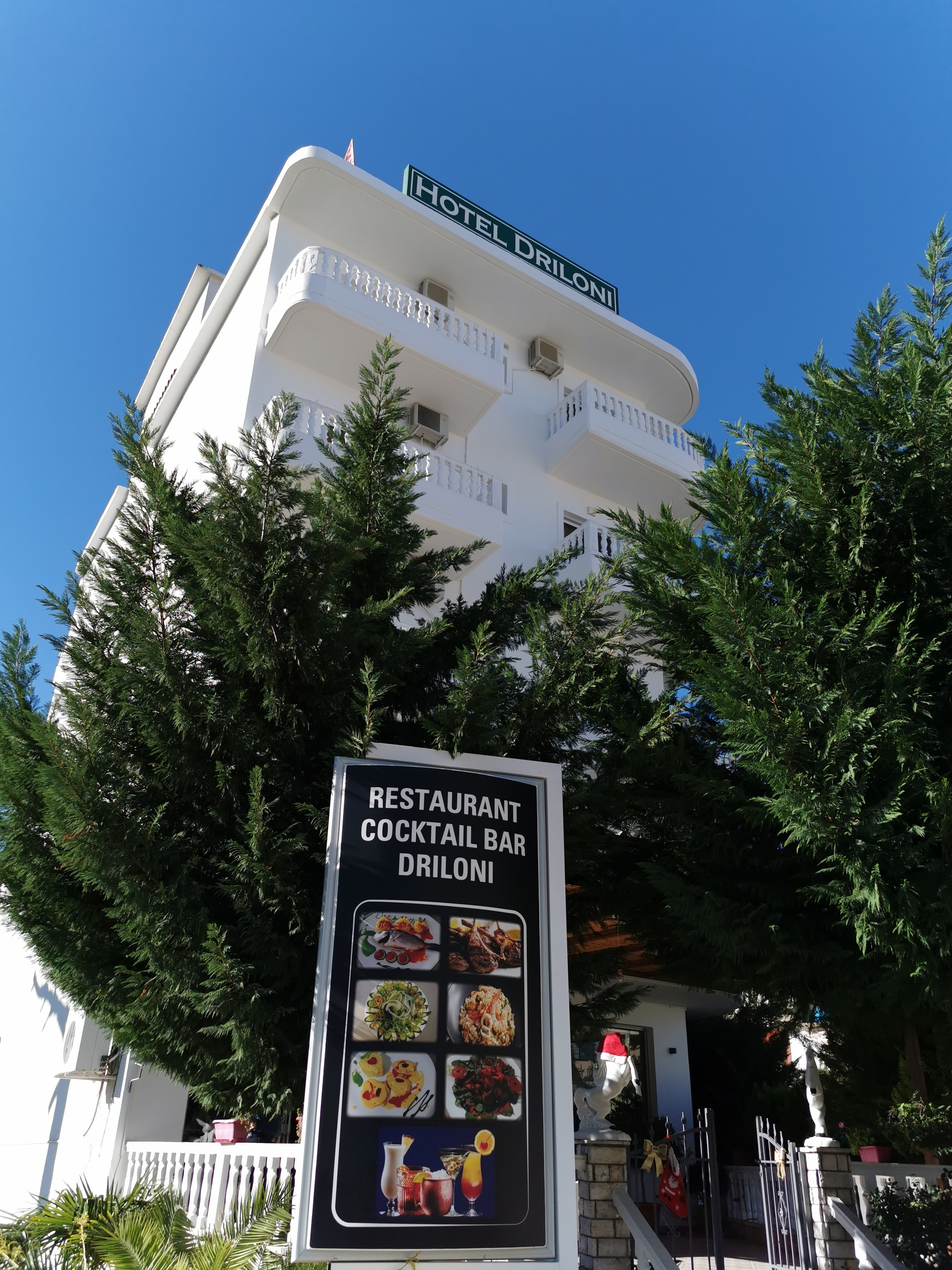 Letovanje Albanija hoteli, Ksamil, autobus, Hotel Drilon, spolja