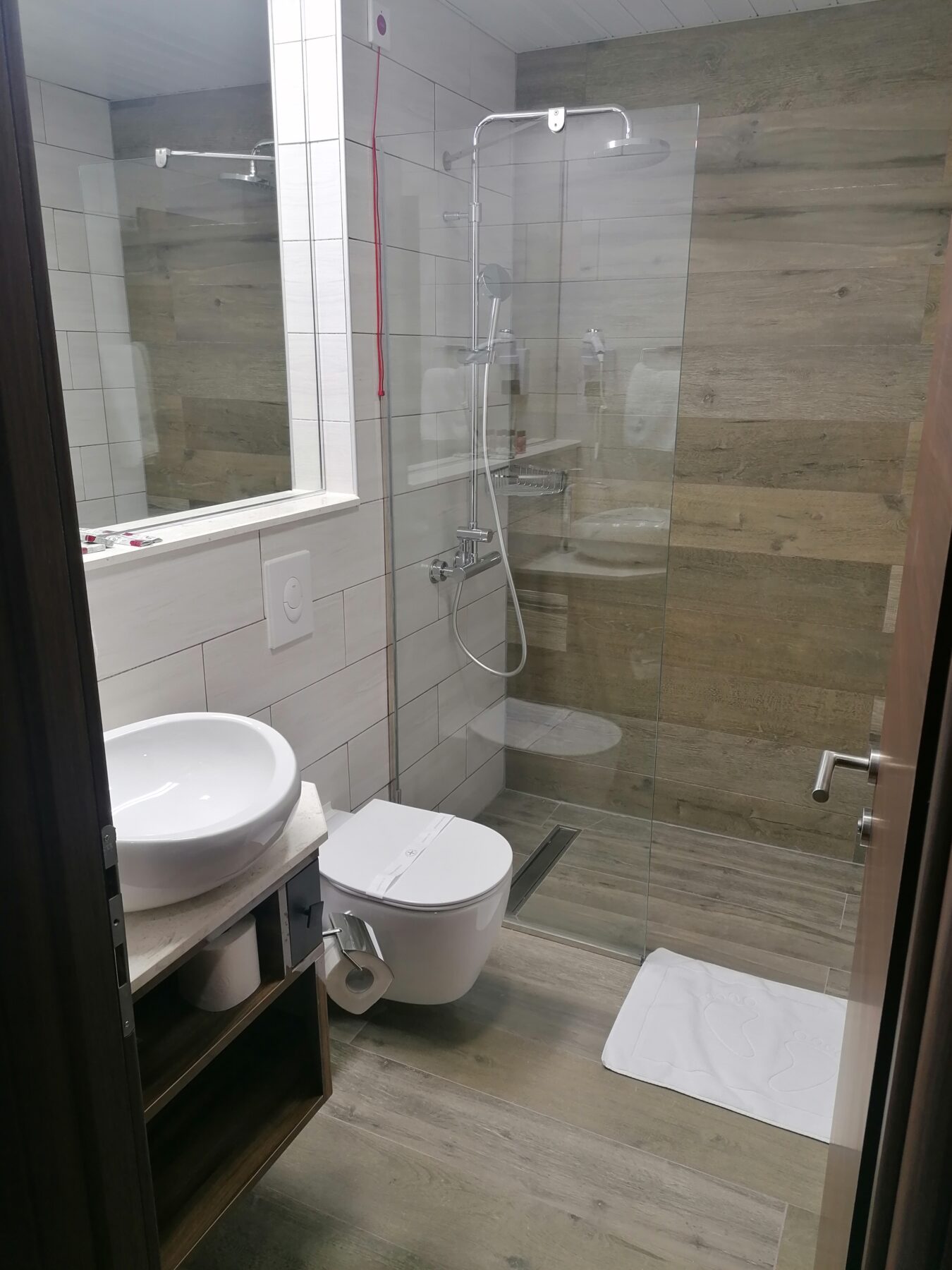 Putovanje Ohrid, evropski gradovi, hotel Nova Riviera, tuš kabina