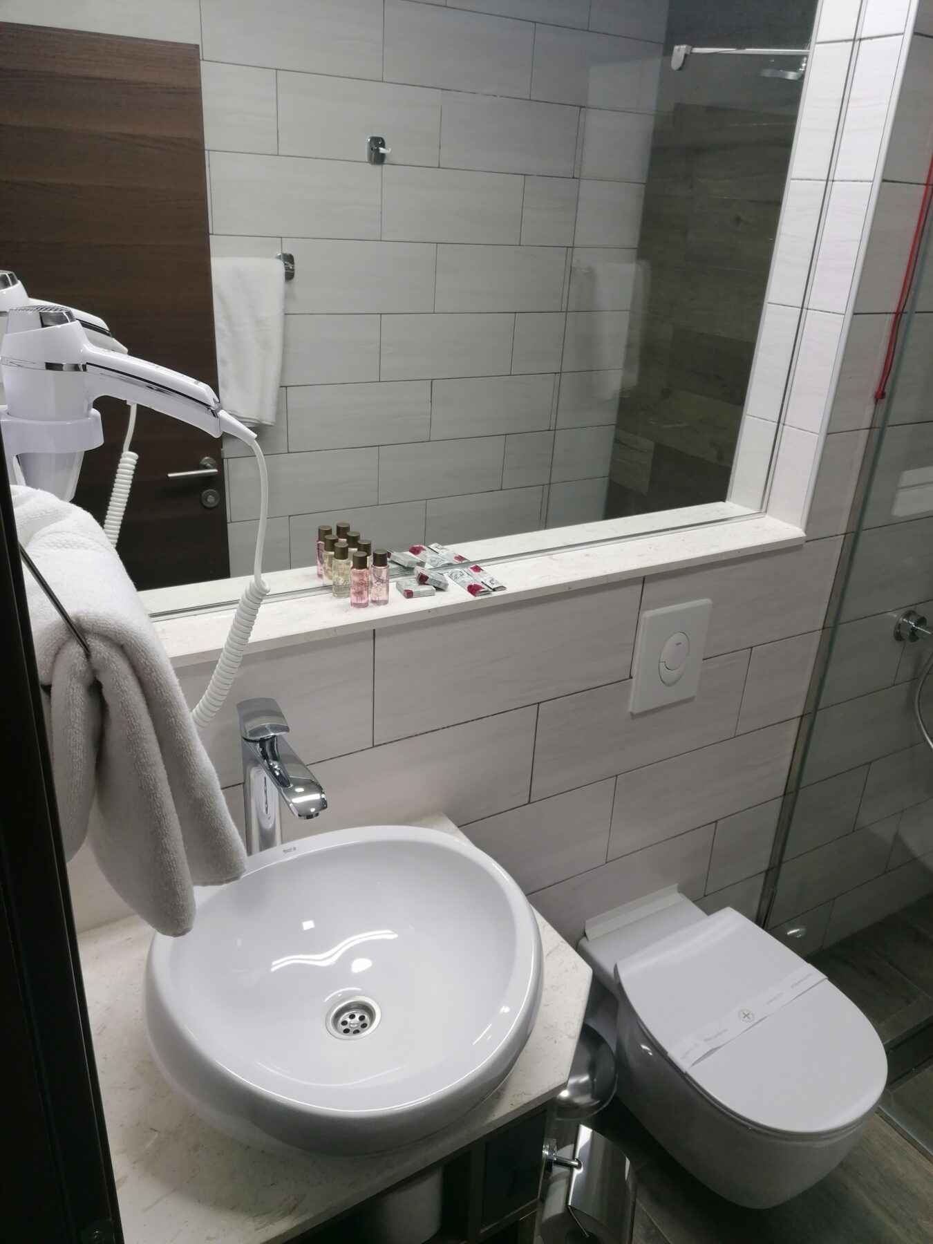 Putovanje Ohrid, evropski gradovi, hotel Nova Riviera,kupatilo