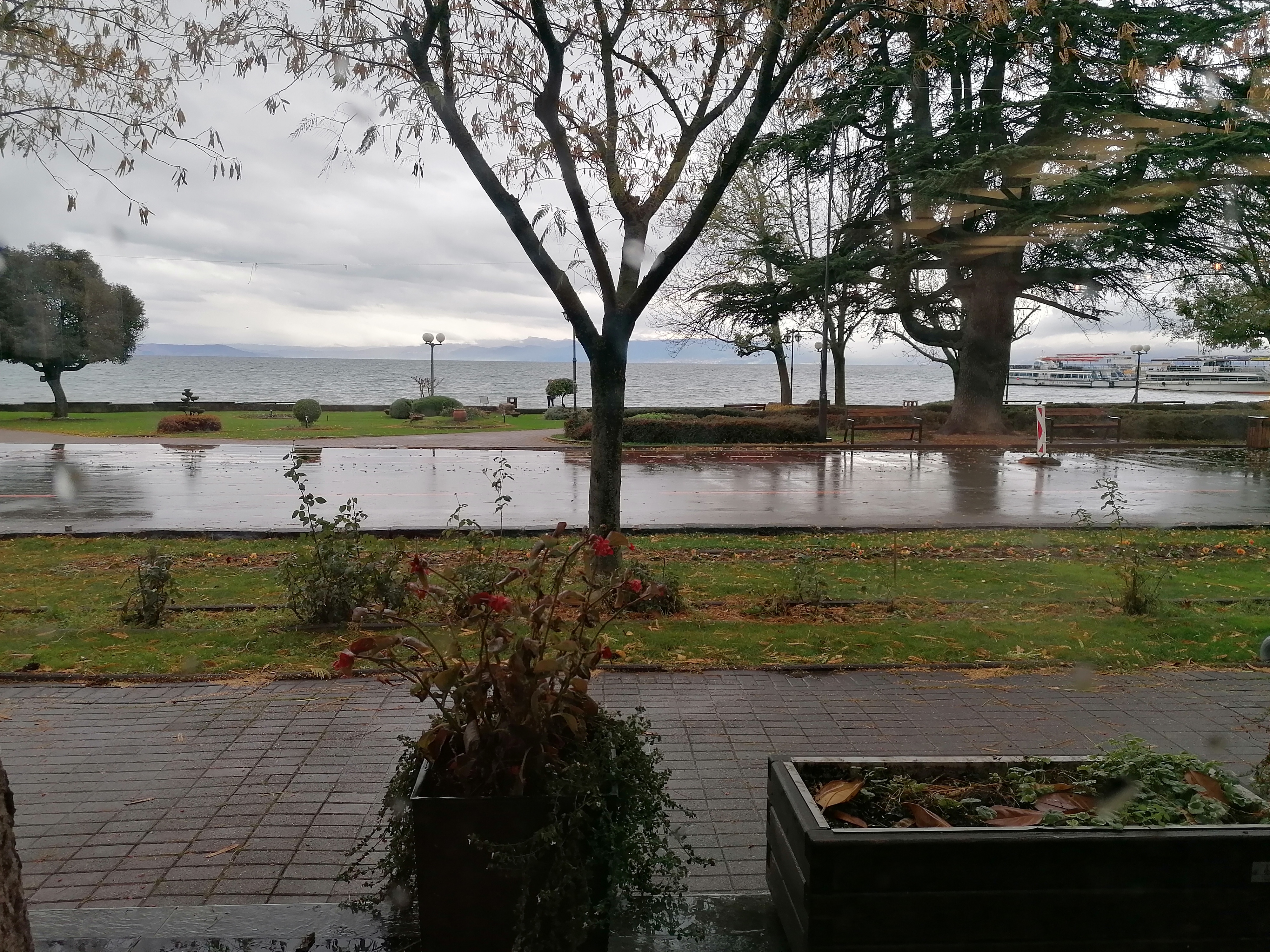 Putovanje Ohrid, evropski gradovi, hotel Nova Riviera,pogled iz bašte hotela