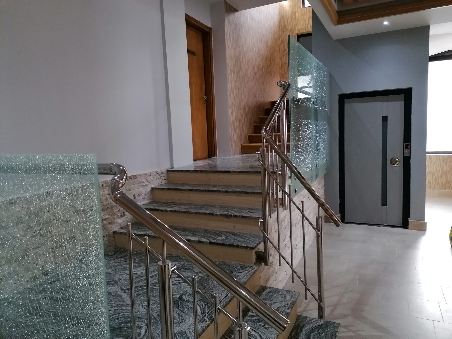 Putovanje Ohrid, evropski gradovi, hotel Nova Riviera,lift