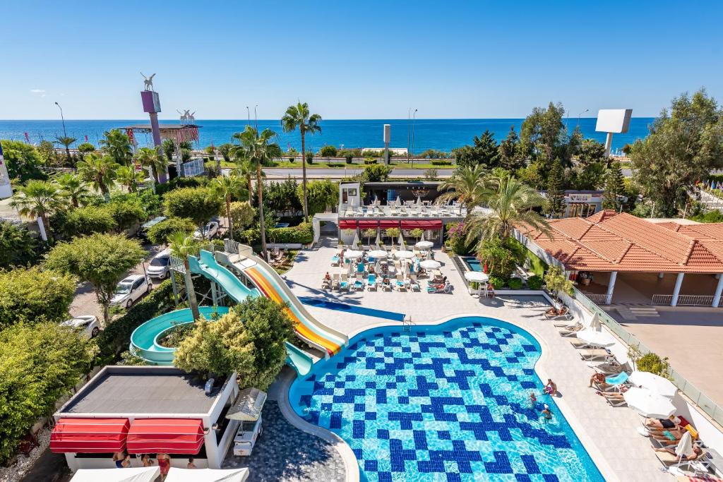Letovanje Turska,avionom, Alanja, hotel Kleopatra ada Beach, otvoreni bazen