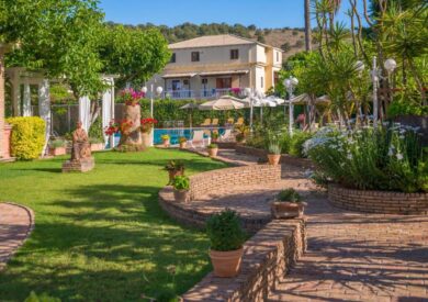 Grcka hoteli letovanje, Jonska obala, Sivota, Sivota hotel, bašta