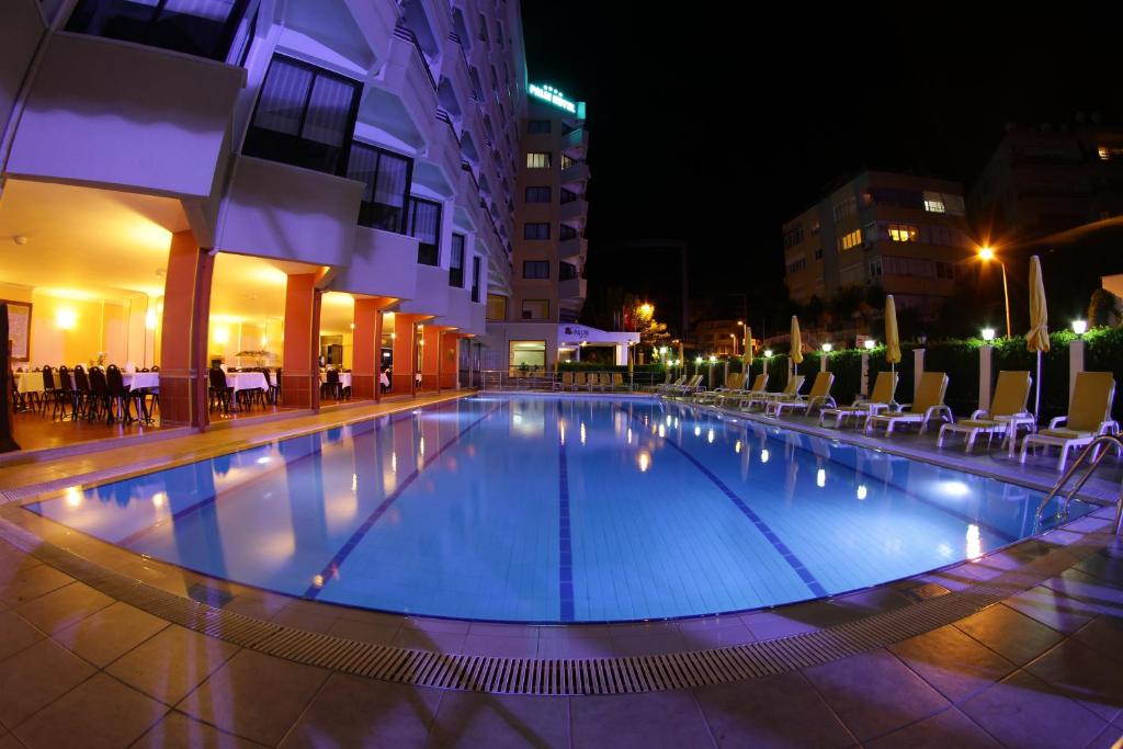 Letovanje Turska autobusom, Kusadasi, Hotel Palm,bazen noćna panorama