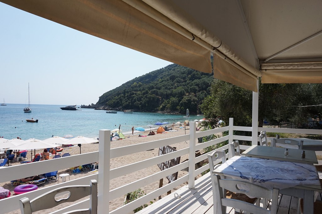 Grcka hoteli letovanje, Parga, Hotel Enjoy Lichnos Bay Village, terasa restorana