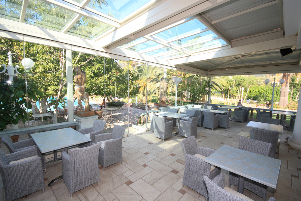 Grcka hoteli letovanje, Jonska obala, Sivota, Sivota hotel, bašta