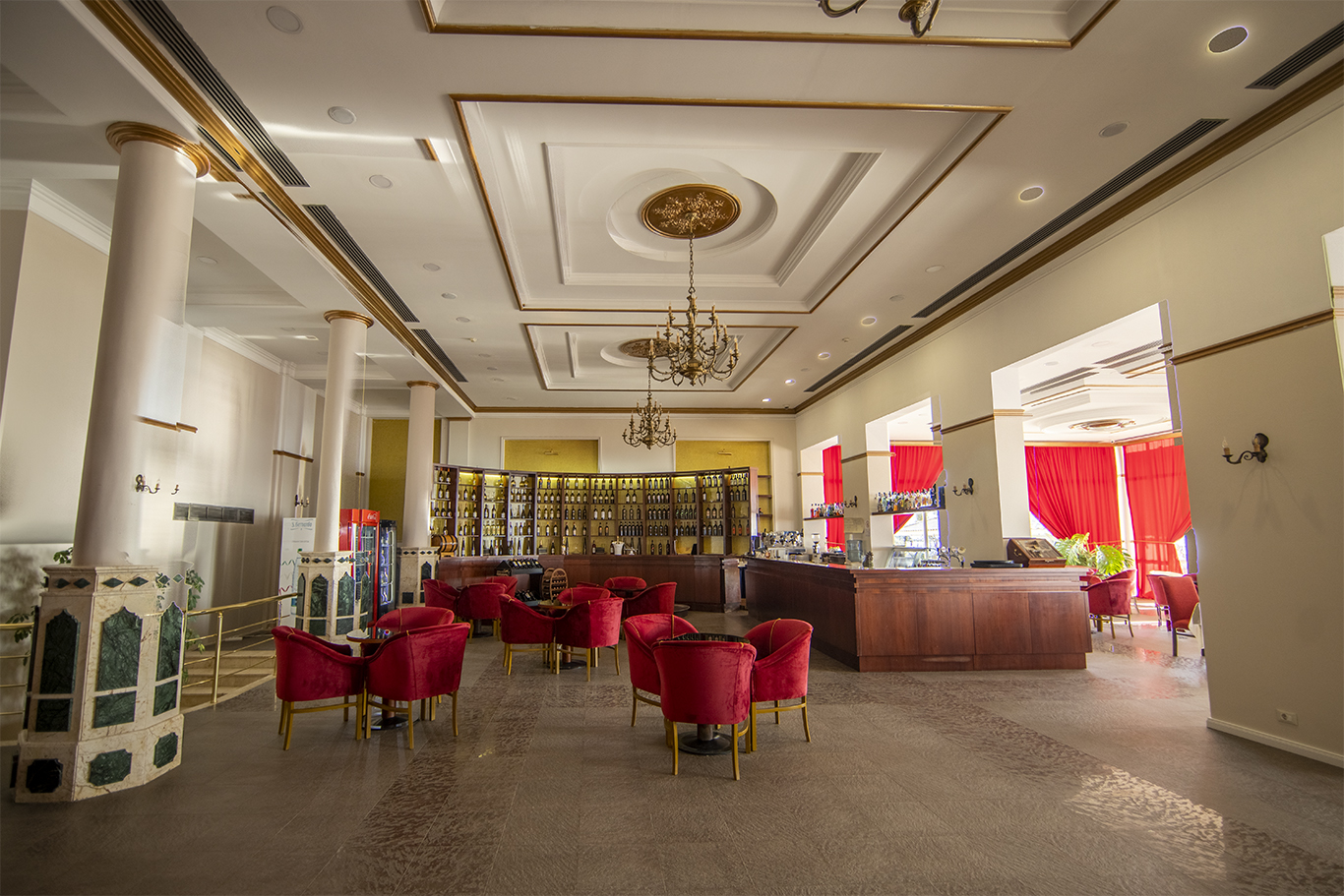 Letovanje Albanija autobusom, Drač, Hotel Luxury adriatic hotel & Spa, loby bar