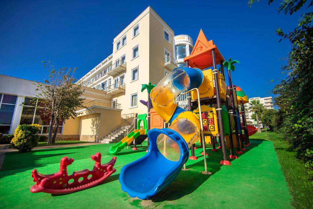 Letovanje Albanija autobusom, Drač, Hotel Luxury adriatic hotel & Spa, igralište za decu
