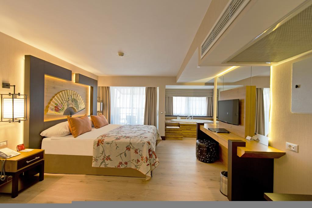 Letovanje Turska,avionom, Antalija, hotel  Limak Lara deluxe