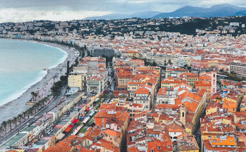 Putovanje,Azurna obala, Nica, evropski gradovi, city break, panorama Nice
