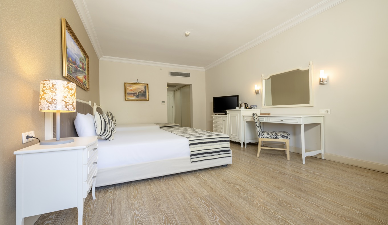 Crystal Tat Beach Perl Collection