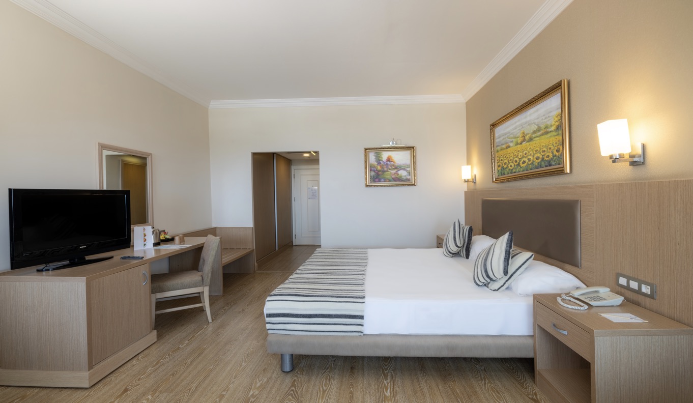 Crystal Tat Beach Perl Collection