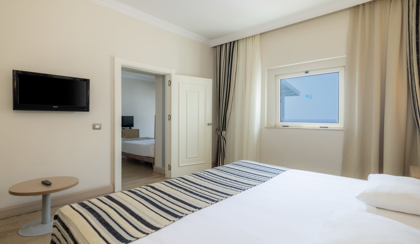 Crystal Tat Beach Perl Collection