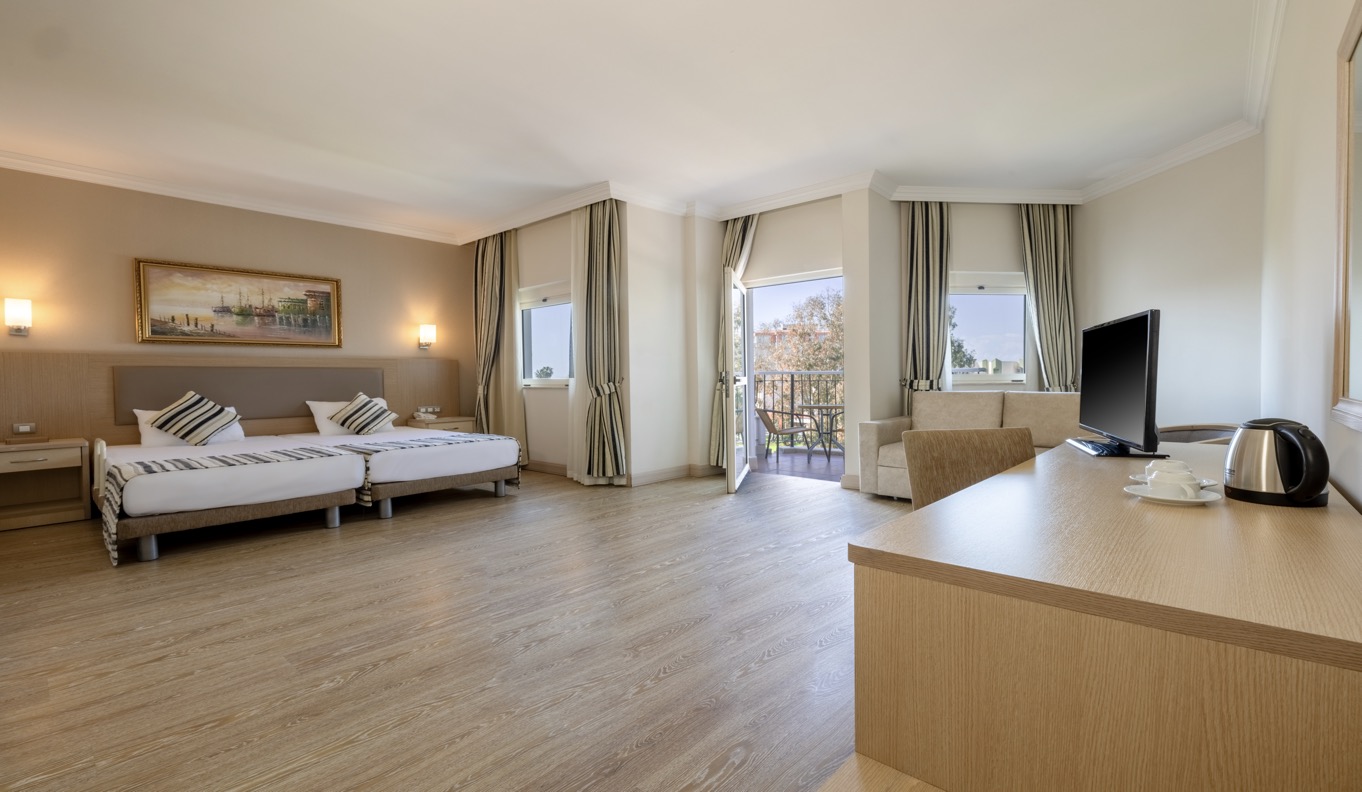 Crystal Tat Beach Perl Collection